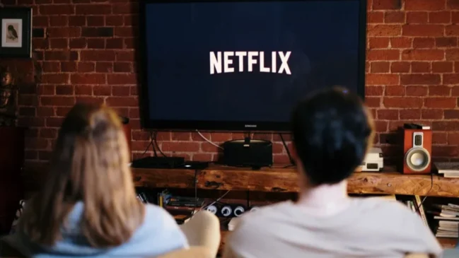 Weekly streaming vs Binge watching